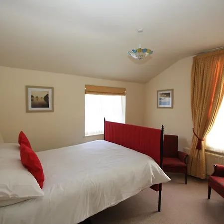 Eleven Westgate 4*