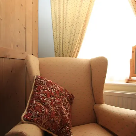 Eleven Westgate Bed & Breakfast 4*